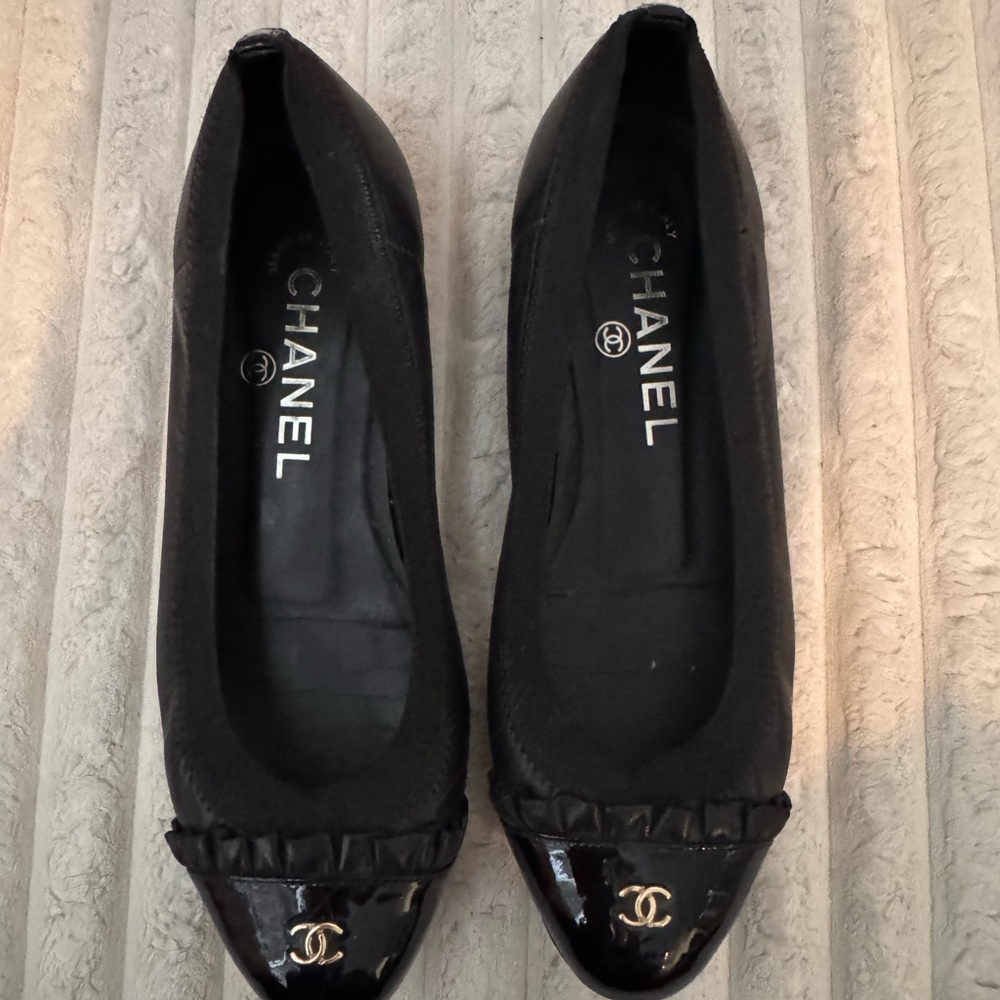 Chanel Black Women's ballerina ruffle flats Shoes